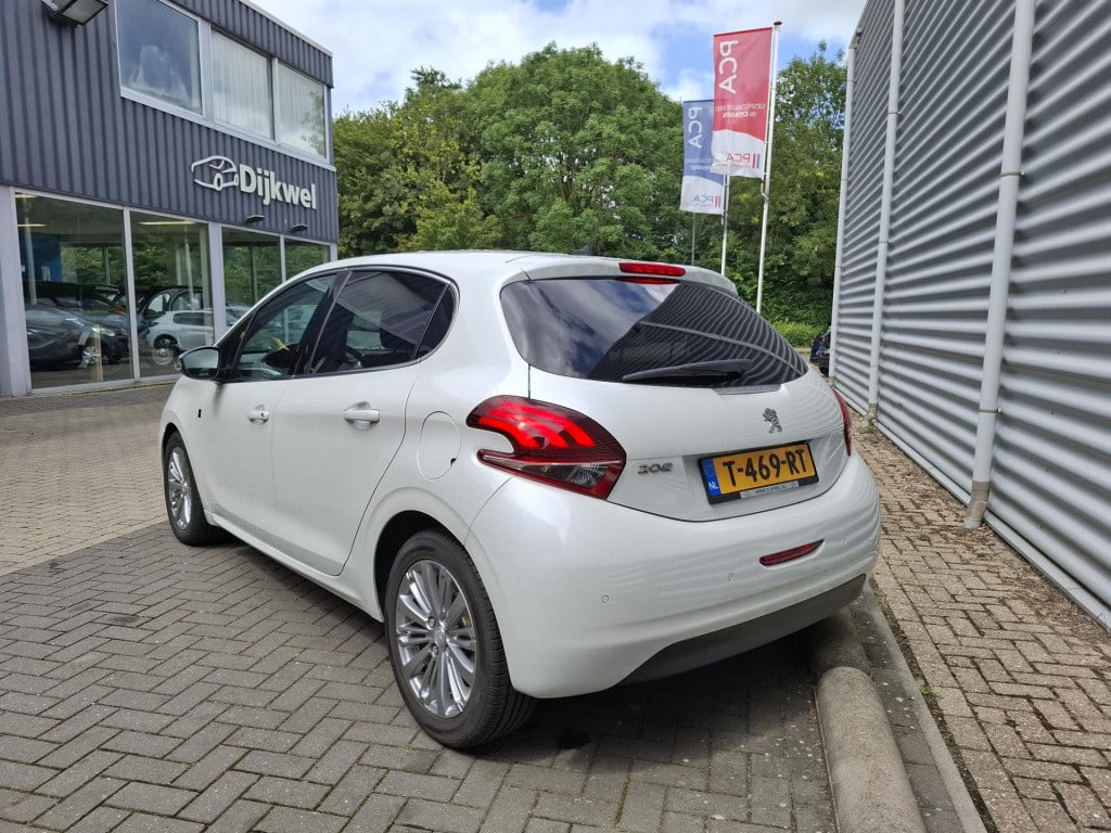 Peugeot 208 1.2 tech edition 110 eat6 automaat nav/clim/cam/lm