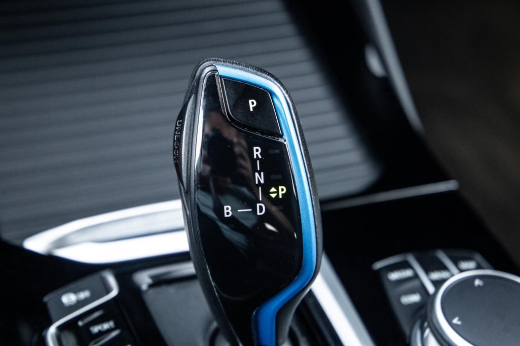BMW Ix3 high executive 80 kwh panoramadak / carplay / bruin leer / navi