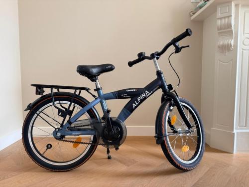 Nette Alpina Yabber 18 inch kinderfiets – blauw/zwart