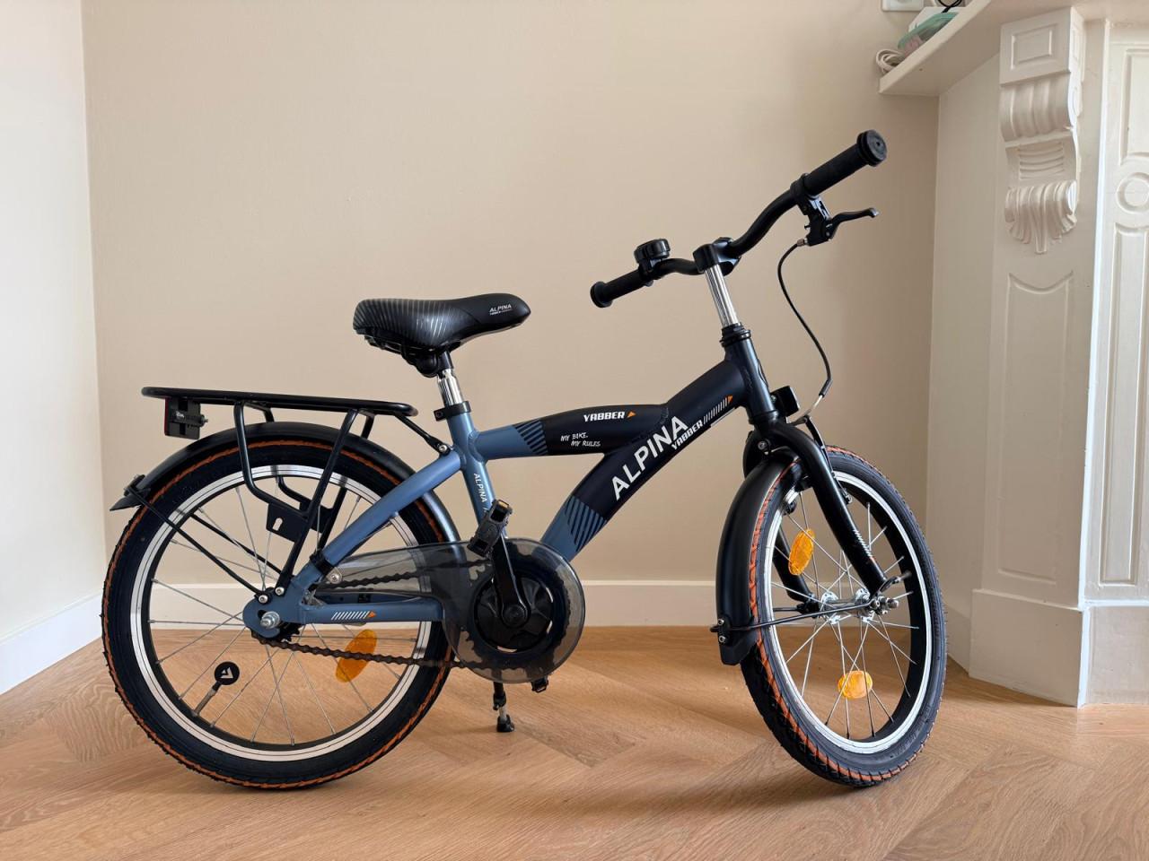 Nette Alpina Yabber 18 inch kinderfiets – blauw/zwart