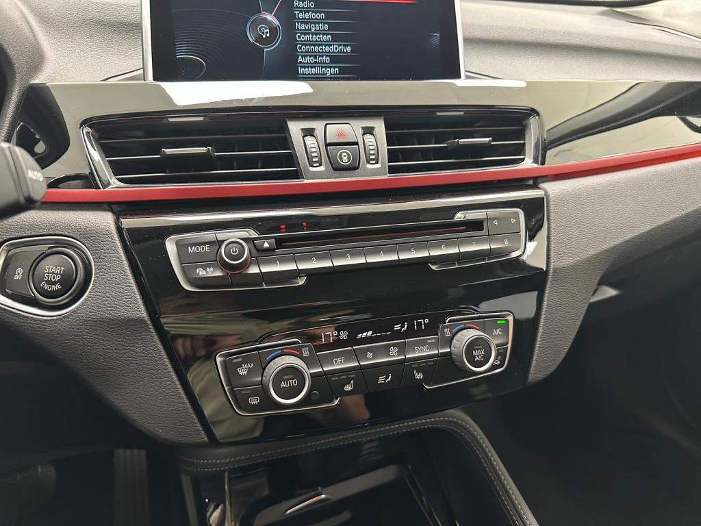 BMW X1 sdrive20i sport line | trekhaak | head-up-display | stoelverwarming 