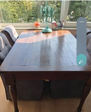 Eethoek met 4 stoelen op wieltjes