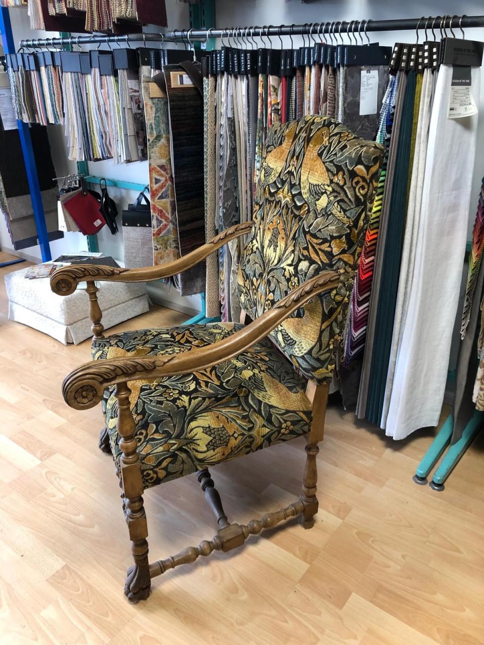 Nieuw gestoffeerde klassieke fauteuil