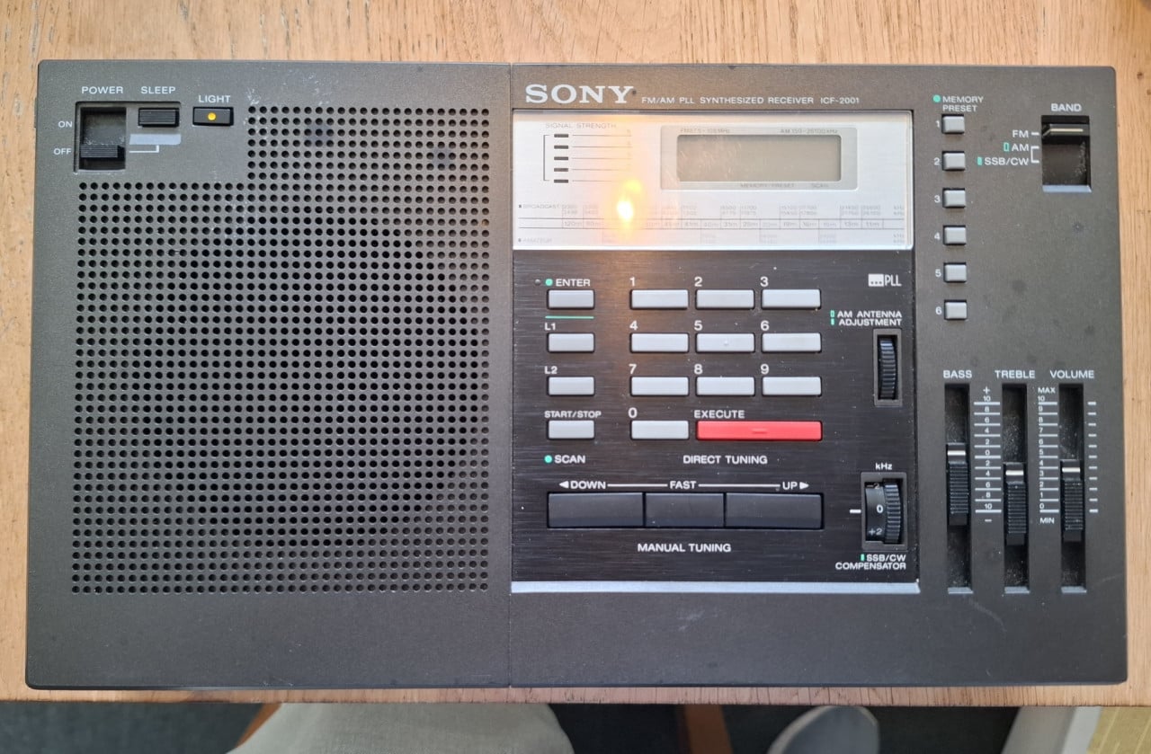 Sony ICF-2001 wereldontvanger kortegolf radio
