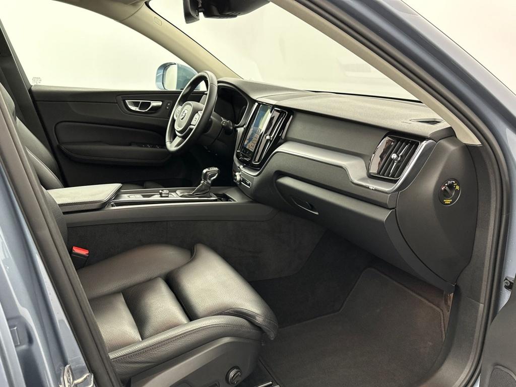 Volvo XC60 t5 253pk momentum| adap.cruise| leder| trekhaak| stoel.verw|