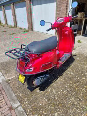 Mooie rode La Souris brom scooter