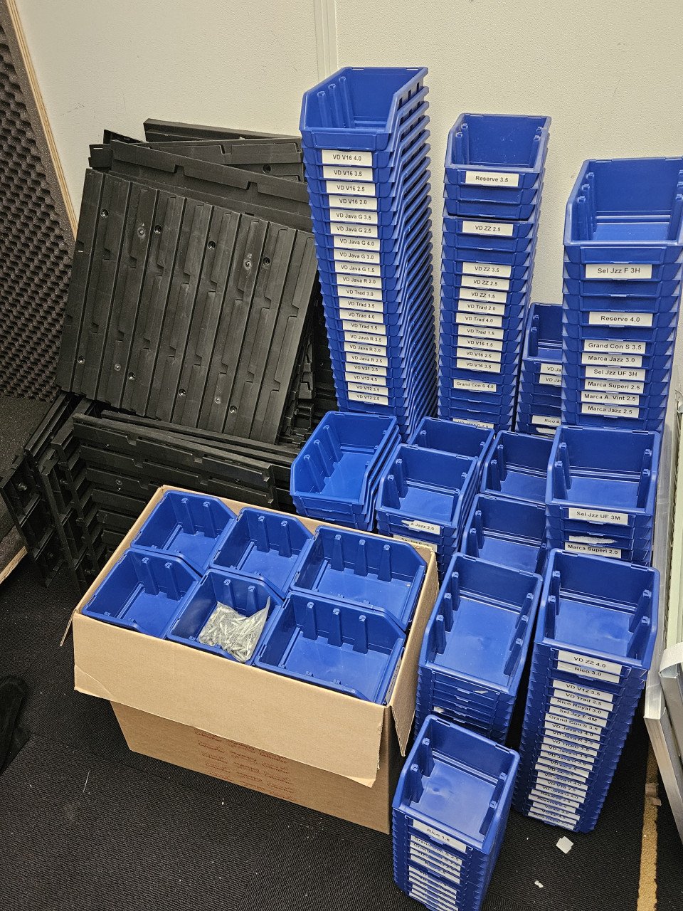 Assortiment bakken voor aan de wand