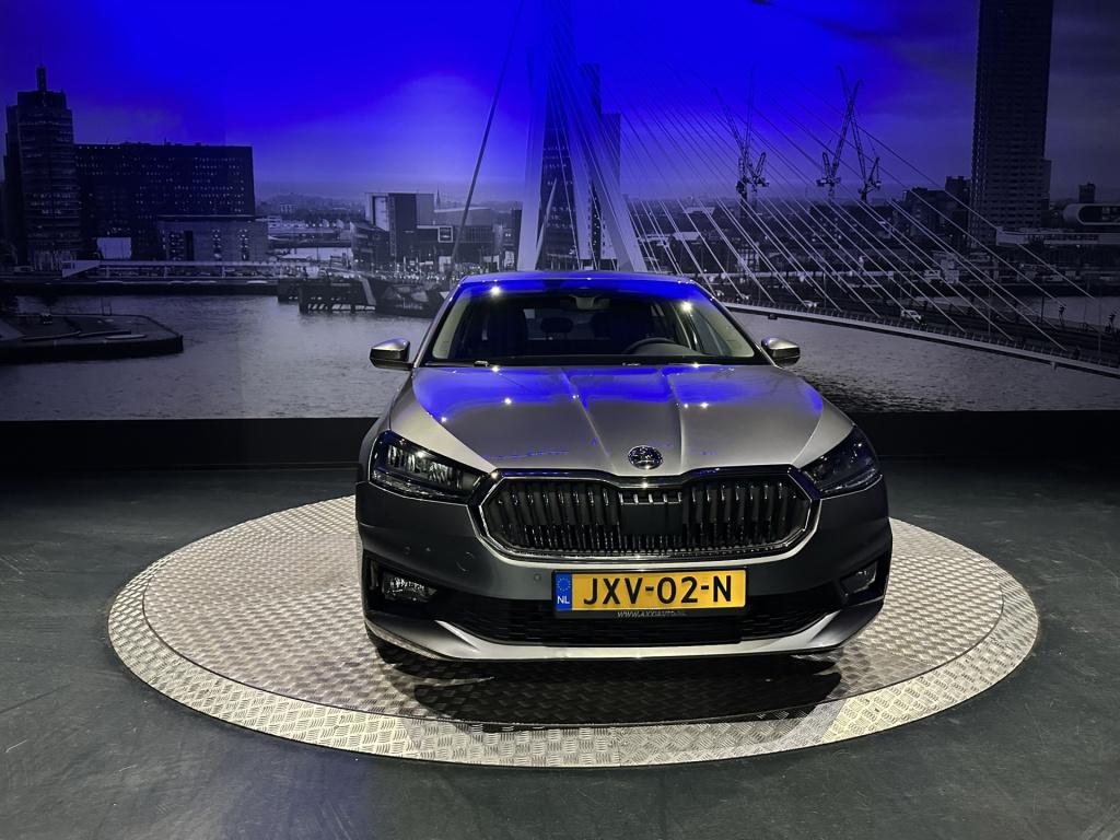 Skoda Fabia 1.0 tsi business edition *camera*pdc*winterpack*app*navi*