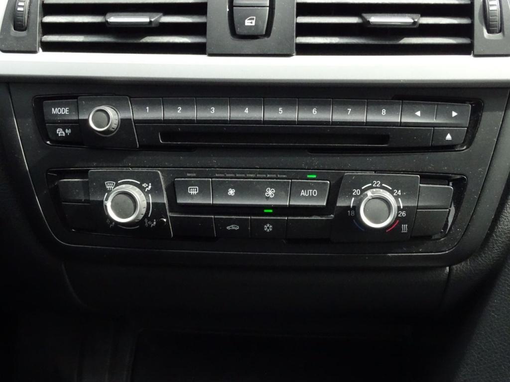 BMW 3-serie 320i executive automaat | 18" | afn. trekhaak | bluetooth