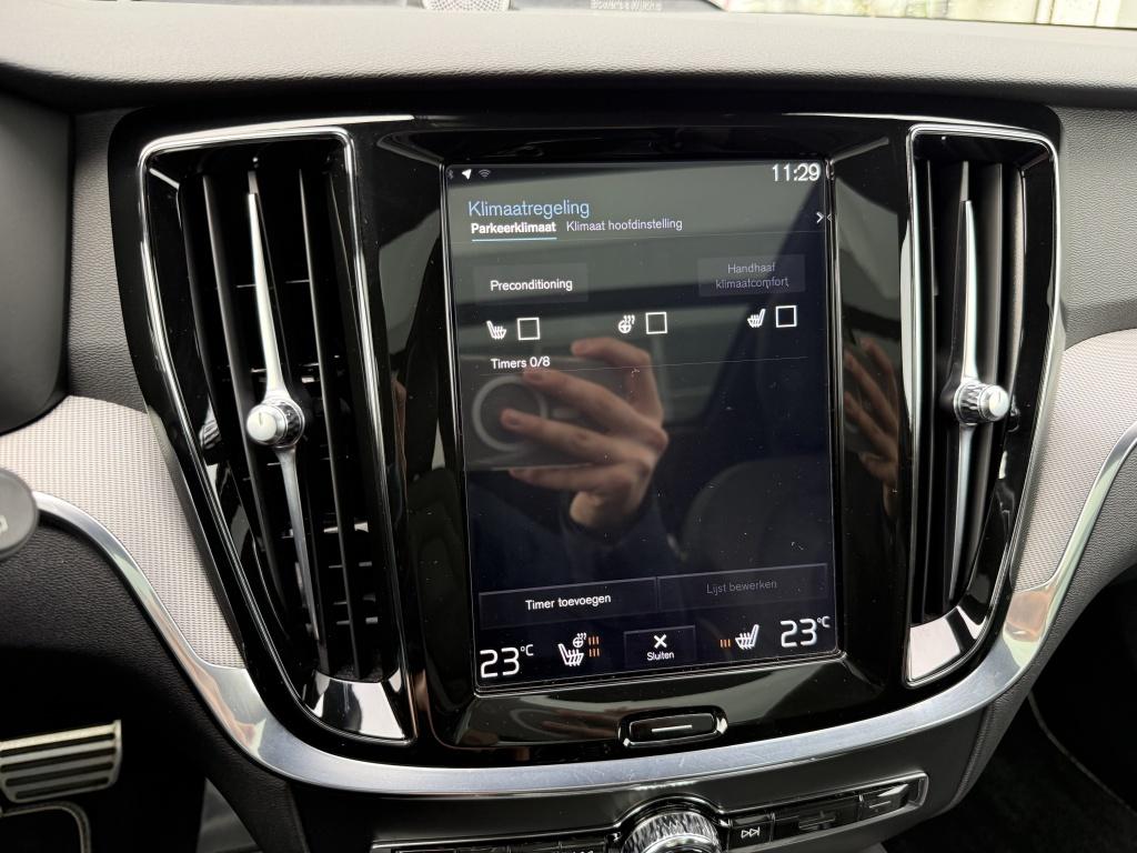 Volvo V60 t6 340pk recharge r-design| panodak| b&w sound| adap.cruise| tre