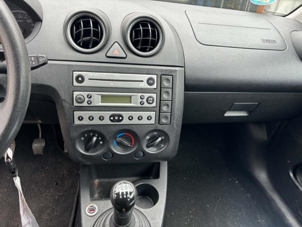Ford Fiesta 1.3-8v style