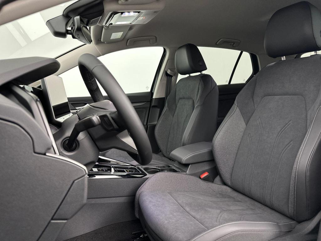 Volkswagen Golf style plug in hybride 204 pk