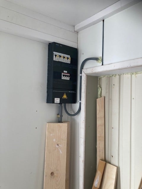 Kantoorunits 4 stuks en toilet unit