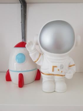 2 spaarpotten raket en astronaut
