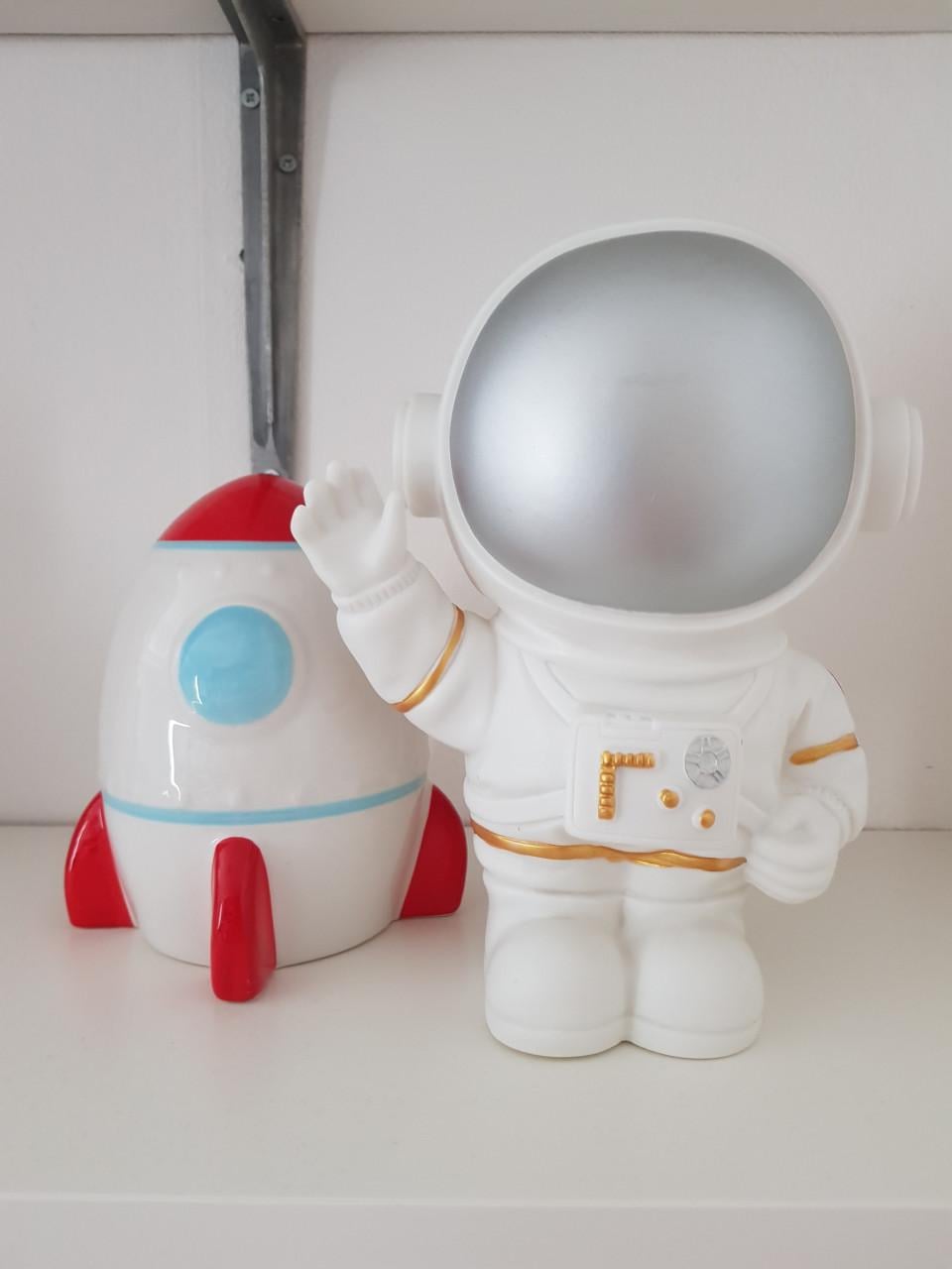 2 spaarpotten raket en astronaut