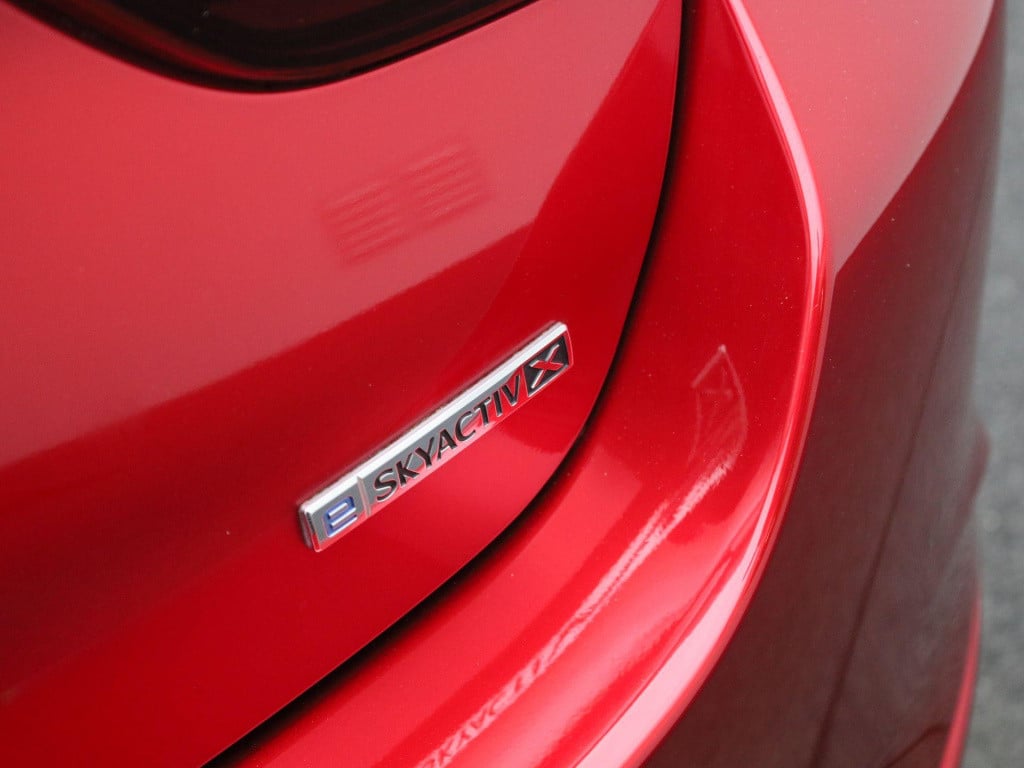 Mazda 3 2.0 e-skyactiv-x luxury | automaat | schuif dak | 360 camera | appl