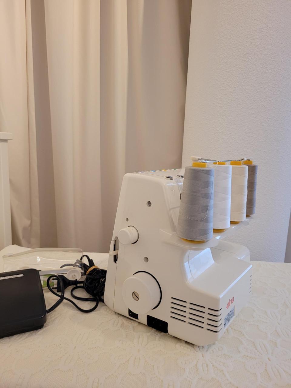 ELNA lockmachine D544 – Zeer eenvoudig in te rijgen