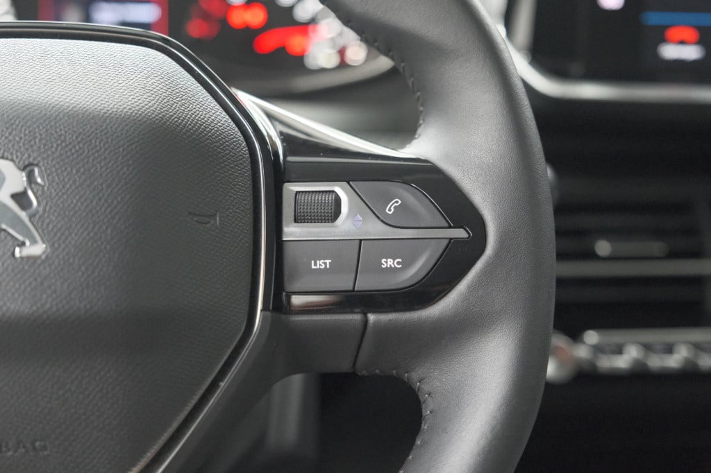 Peugeot 208 puretech 100 allure pack | camera | apple carplay | stoelverwar