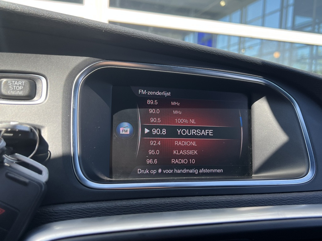 Volvo V40 t4 190pk r-design business| panodak| trekhaak| camera| leder