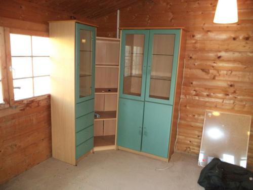 Gratis hoek vitrine kast