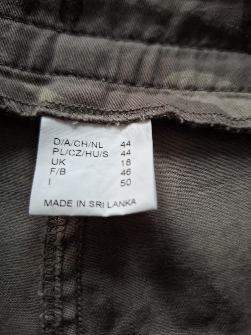 Camouflagebroek met borduursel. Maat 44. Nieuw