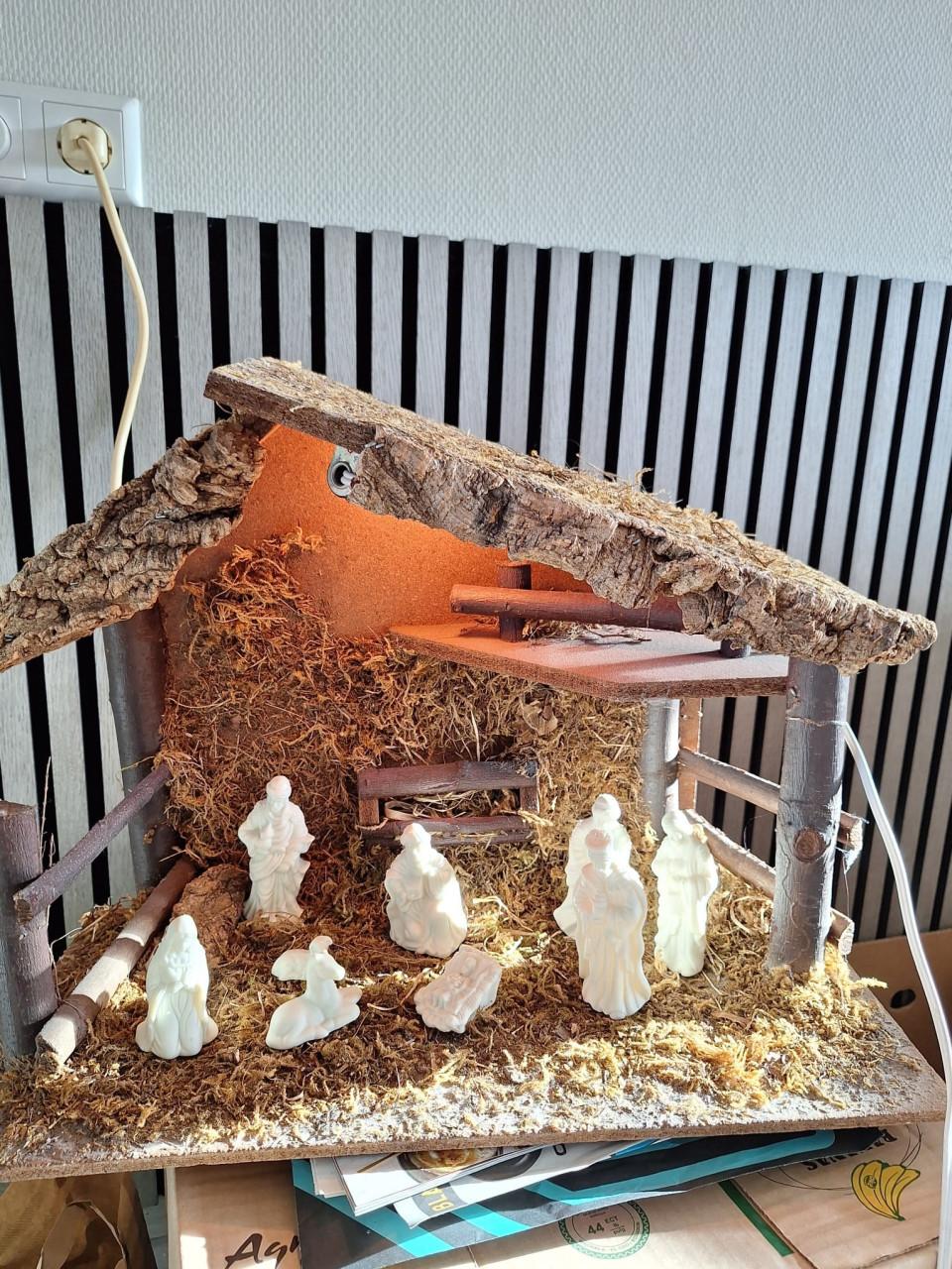 Kerststal met verlichting