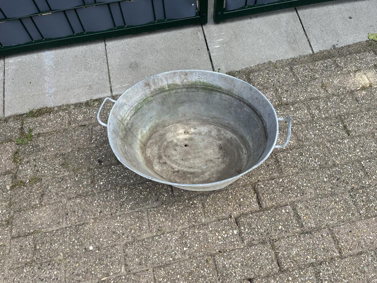 Wasteilen , metaal verzinkt