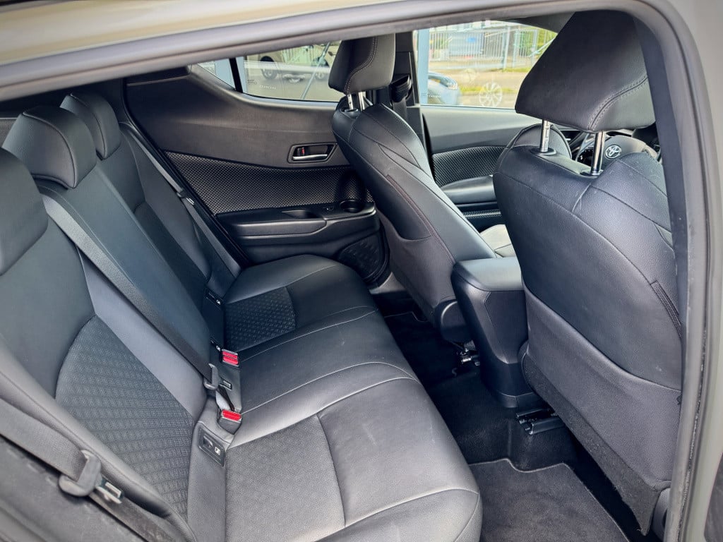 Toyota C-hr 1.8 hybrid bi-tone navi ecc cruise