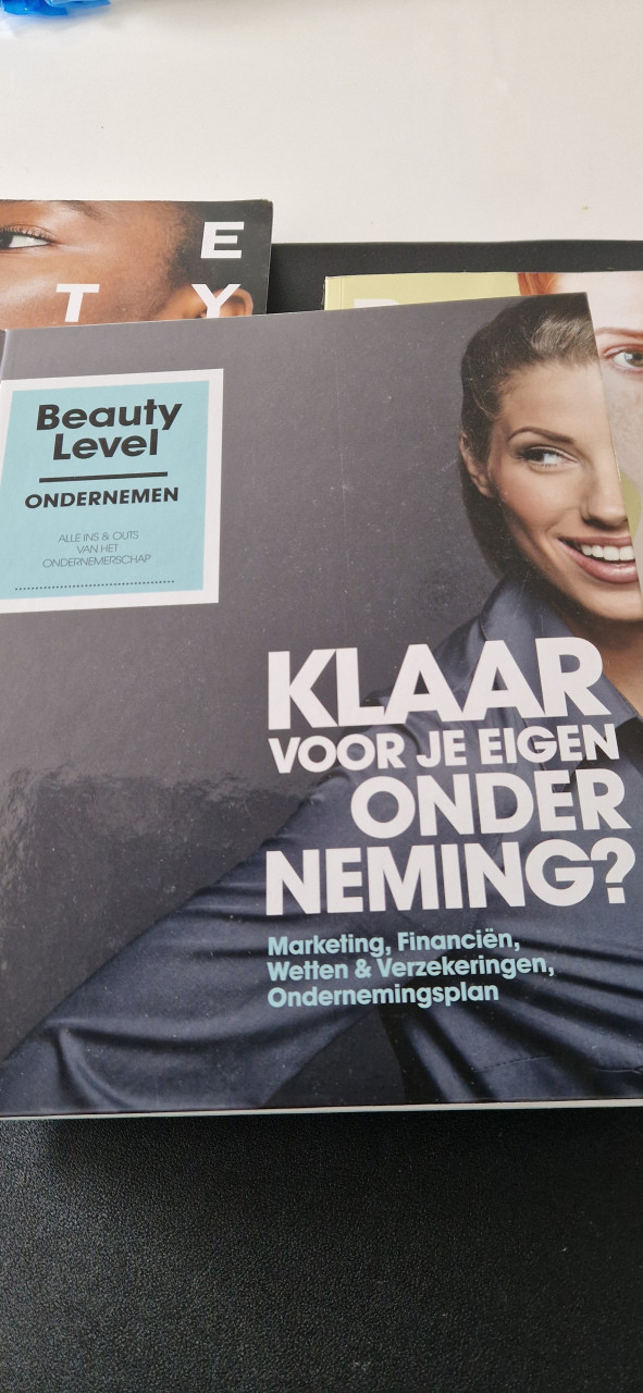3 boeken opleiding allround schoonheidsspecialiste