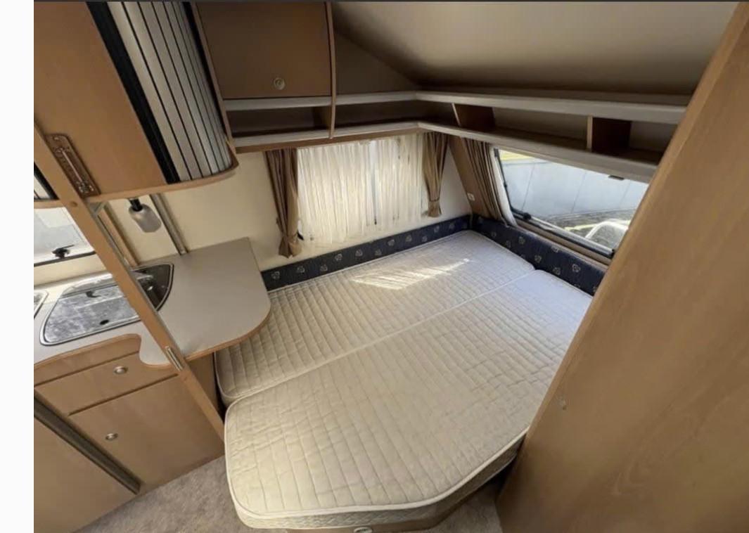 Kip caravan met mover en vloerverwarming