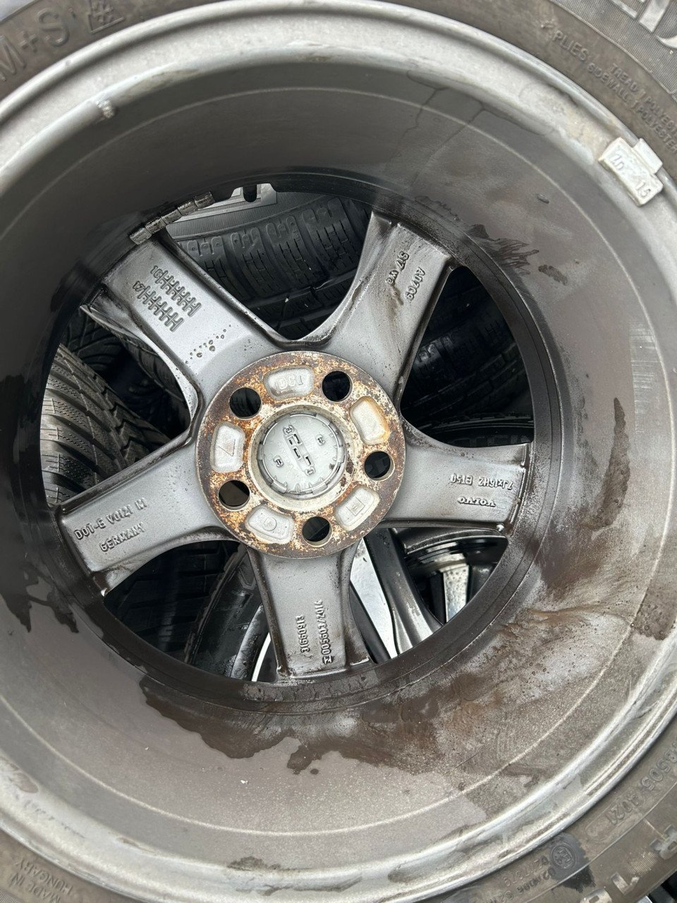 VOLVO LICHTMETALEN VELGEN GRIJS 16''INCH'' MET BANDEN
