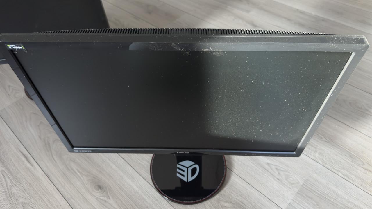 2× ASUS VG248QE – 24” 144Hz Gaming Monitor – Goede staat