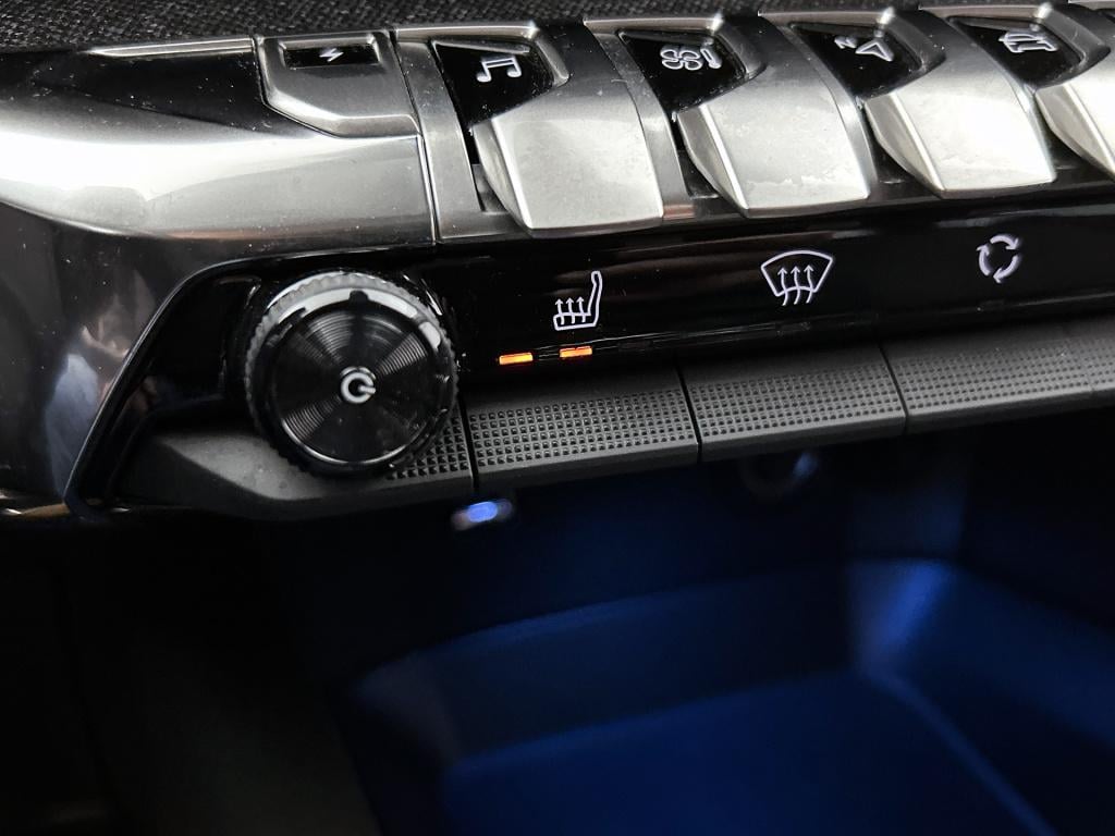 Peugeot 3008 plug-in hybrid 225pk automaat road trip | stoelverwarming | tr