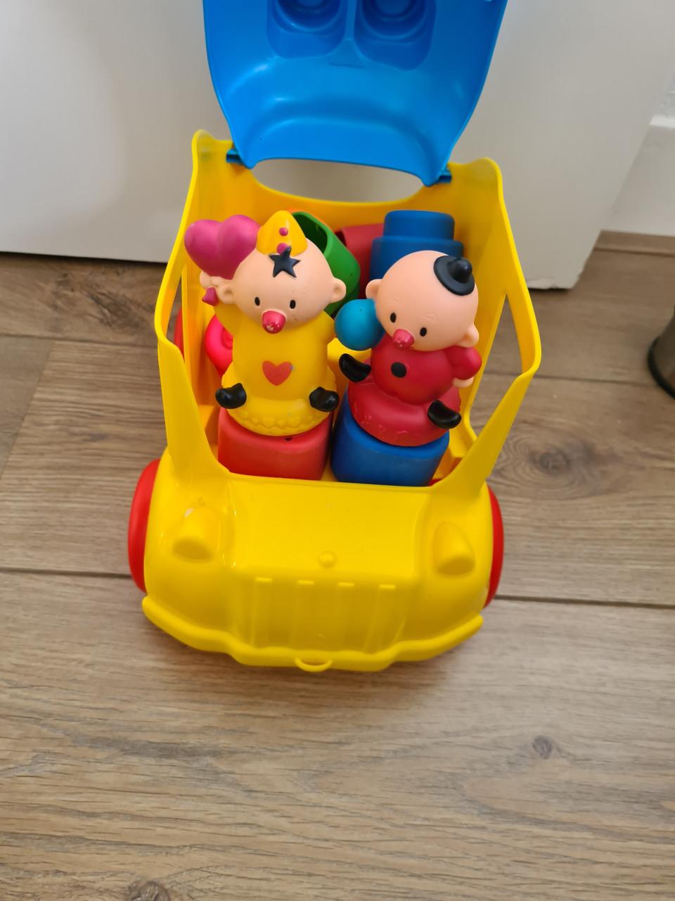 Bumba schoolbus gevuld met zachte blokken en Bumba figuurtjes Clementoni