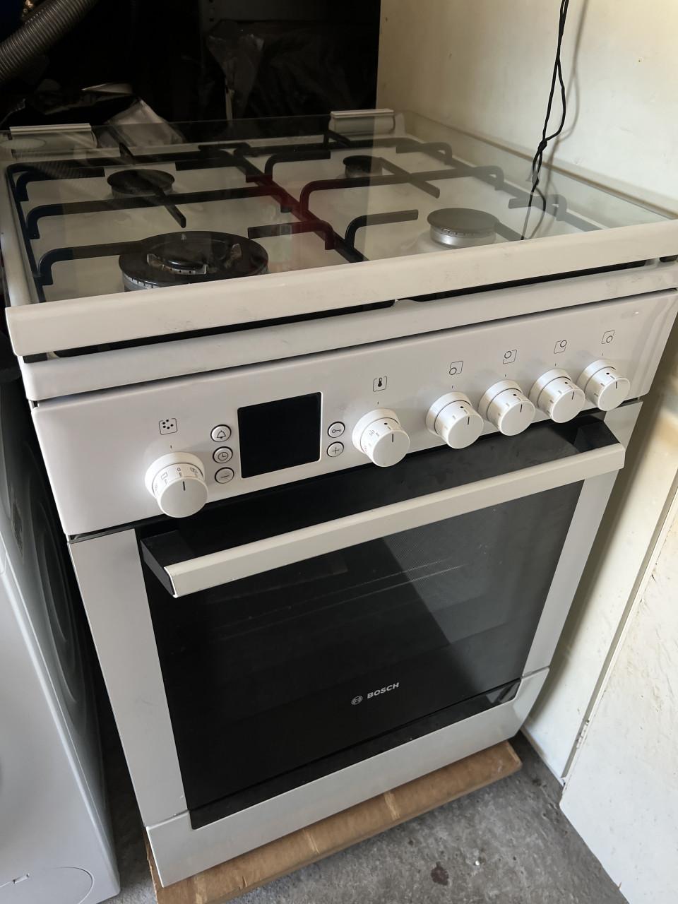 Bosch gasfornuis met elektrisch 3D hetelucht oven 85x60 cm.