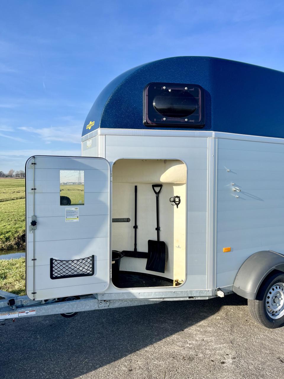 Als nieuwe volledig aluminium 1,5 paards Humbaur met zadelkamer