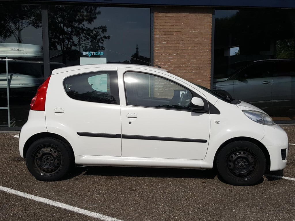 Peugeot 107 1.0 12v 68pk 5d xs airco | radio & cd-speler | lage km-stand | 