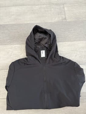 Balr jas Nieuw met prijskaartje.
