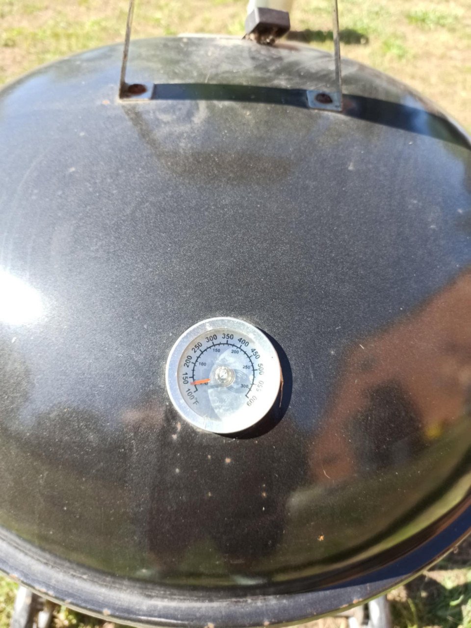 BBQ / Barbecue met deksel en temperatuurmeter