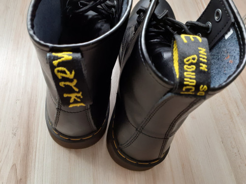 Hoge zwarte schoenen