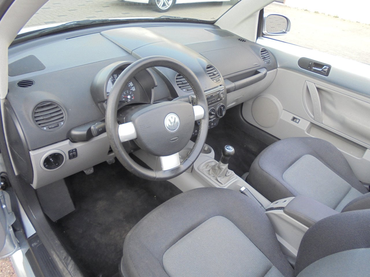 New Beetle Cabriolet 1.4 leuke auto €1650 ZO MEENEMEN wij nemen afschijdt