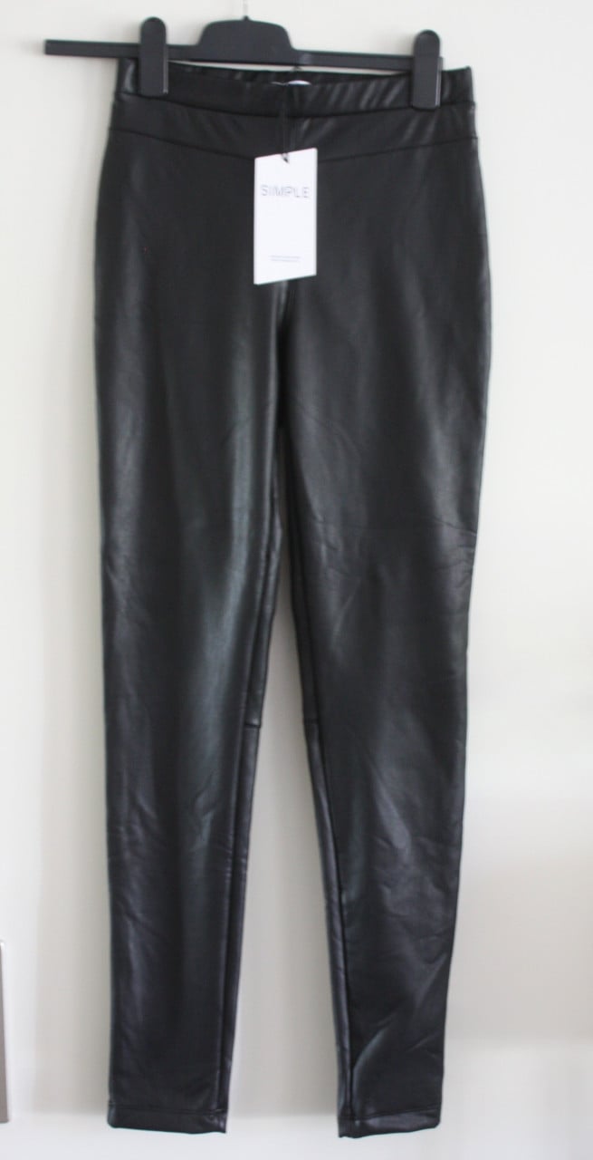 Nieuwe zwarte lederlook broek  maat xs