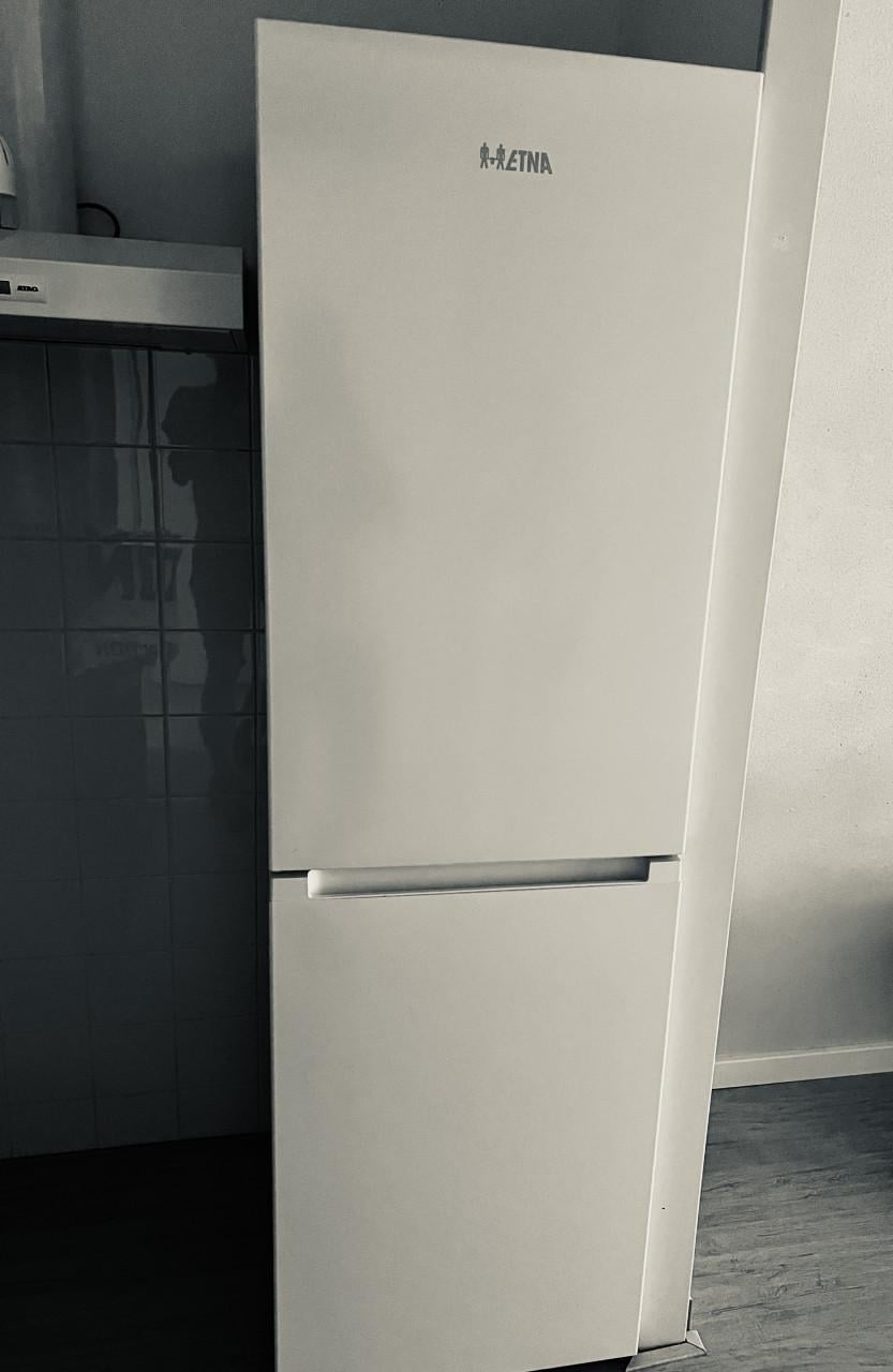 1,5 jaar oude A+++ koel vries combinatie koelkast met vriezer 180x55 cm.