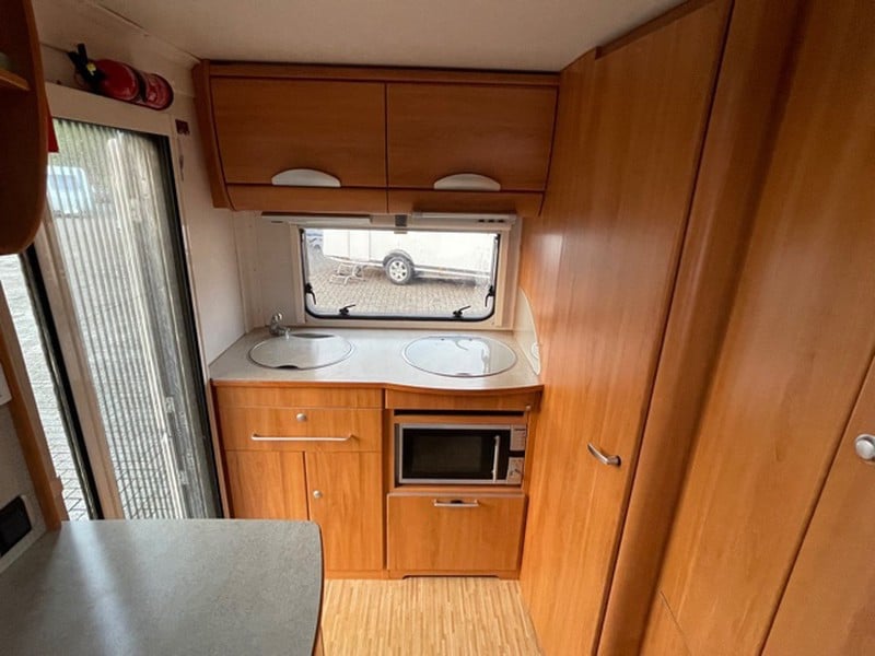Eriba Nova 390 Truma Mover, Thule Fietsenrek, Vaste Omnistor luifel