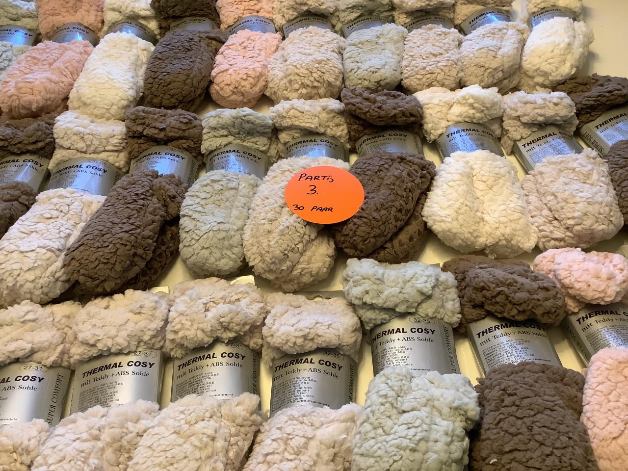 Partij super dikke kinder fluffy huissokken. ( partij 3)