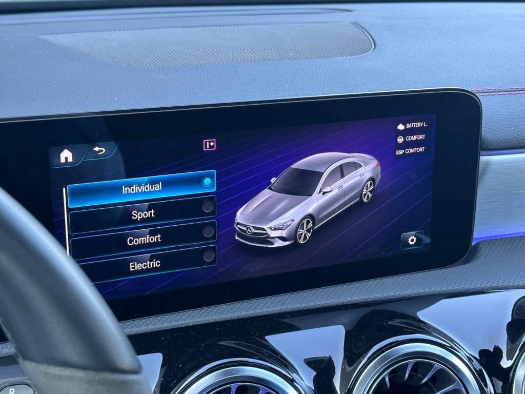 Mercedes-Benz Cla 250 e business solution amg limited l panoramadak l sfeer