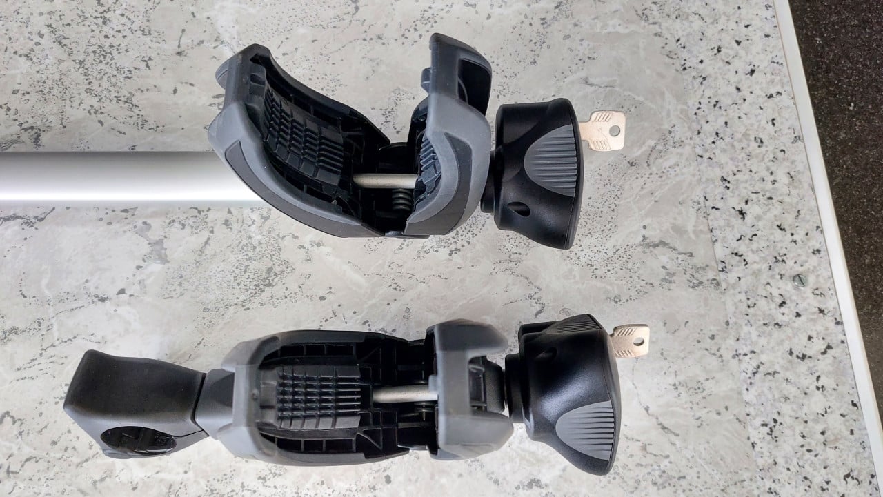 2xThule Bike Holder NIEUW-framehouder-frameklem-fietsendrager-incl.sleutels