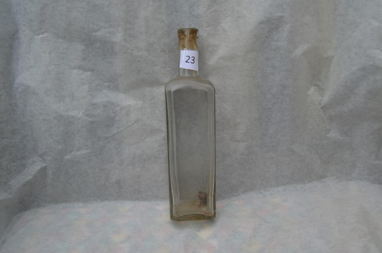 Nog een paar oude soda-, bier- en wijnflessen 19e eeuws