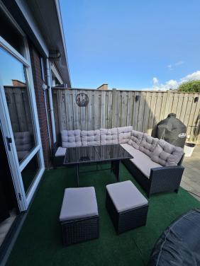 Loungeset met 2 hockers en tafel