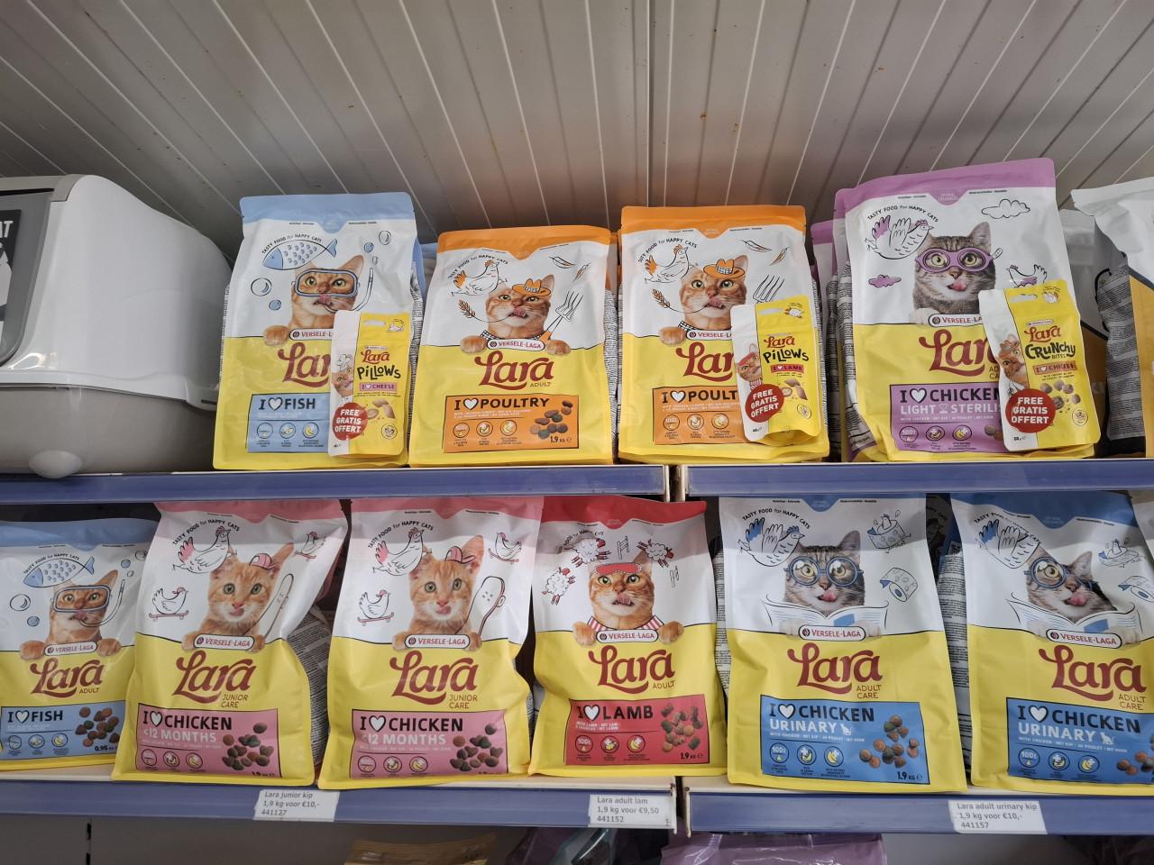 Lara kattenvoer in allerlei smaken, met gratis snoepzakje